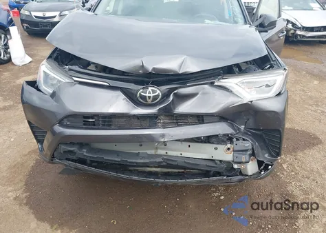 2017 Toyota Rav4 Le z USA, uszkodzony, nr VIN JTMBFREV5HJ705253